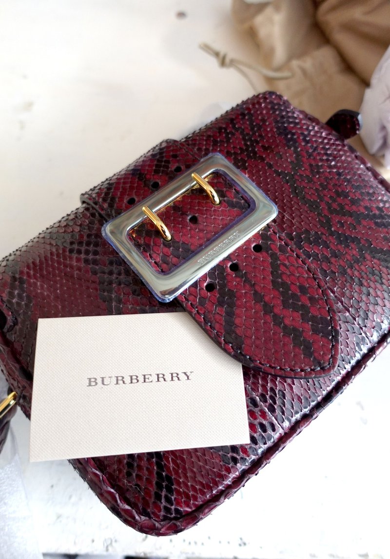 全新品 英國品牌BURBERRY棗紅色真蟒蛇皮手袋斜跨包包 高級古著 - 側背包/斜背包 - 真皮 紅色