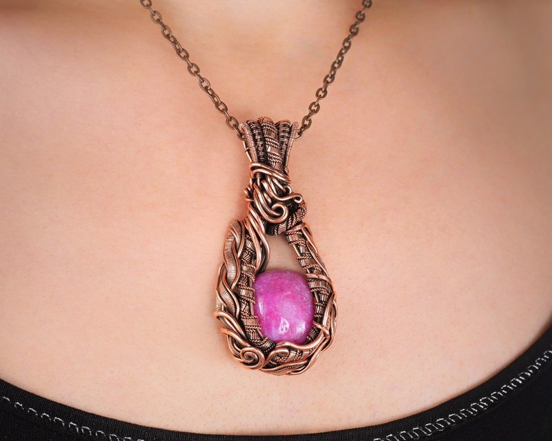 Unique copper wire wrapped pendant this natural hot pink agate Gemstone necklace - สร้อยคอ - เครื่องเพชรพลอย สีแดง