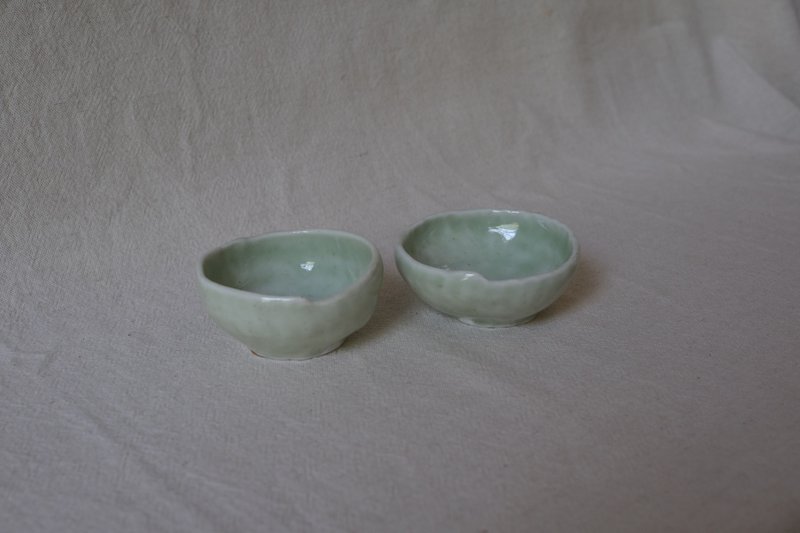 Celadon Glaze - Summer shallow-shaped hand-pressed tea cup set - ถ้วย - เครื่องลายคราม 