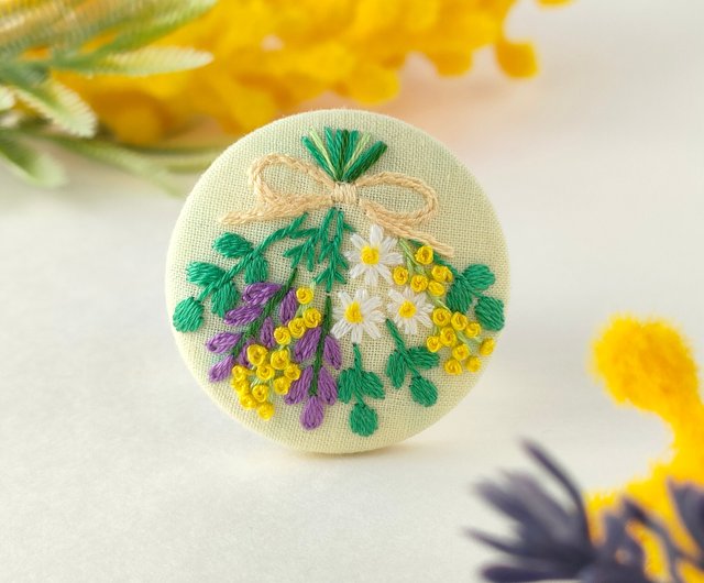 ブルーローズスワッグ ハンドメイド　 リボン刺繍ブローチ　くるみボタン ブルーローズスワッグ ハンドメイド リボン刺繍ブローチ くるみ