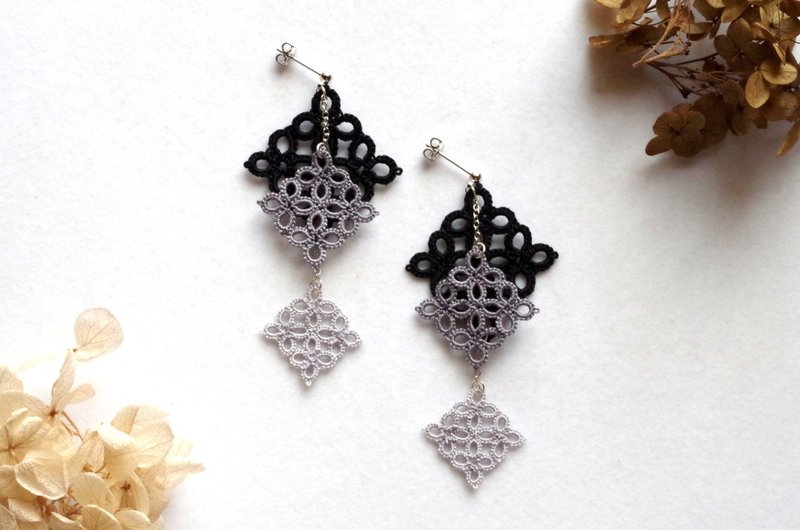 Three square earrings with tatting lace - gray - ต่างหู - ผ้าฝ้าย/ผ้าลินิน สีเทา