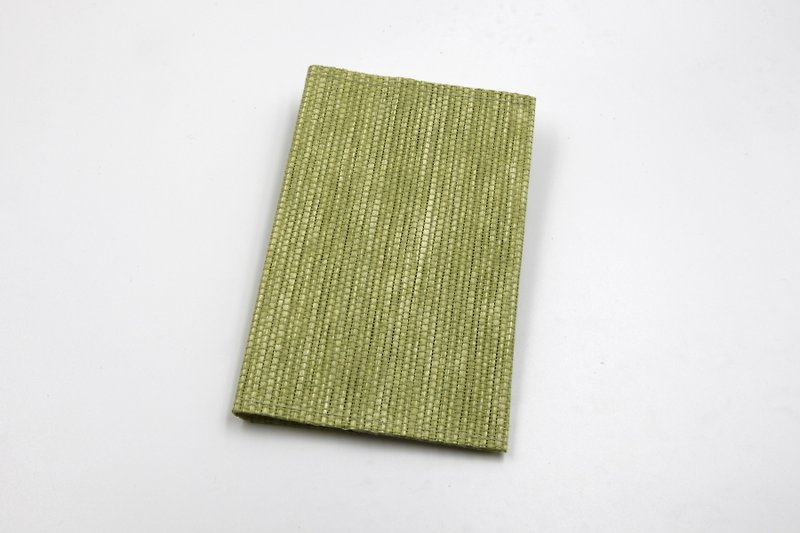 [Paper cloth home] paper cloth weaving handmade passport set grass green - Passport Holders & Cases - Paper Green