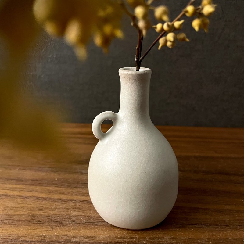 [Komaru flower vessel] Cold white ice crackle glaze elegant small vase flower vessel - Pottery & Ceramics - Pottery 