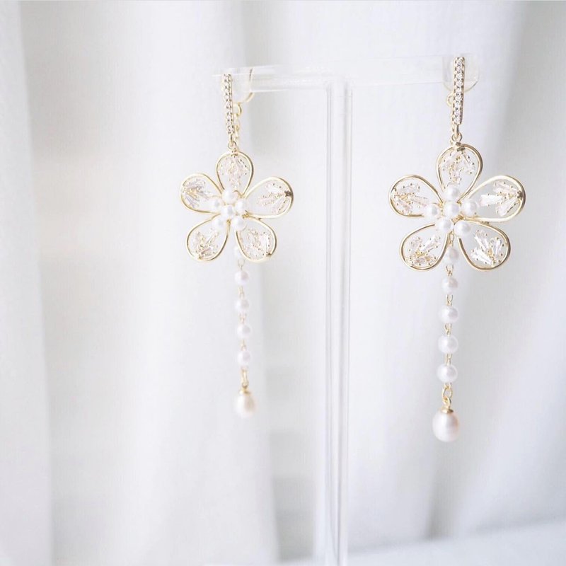 Bridal Earring Bridal Clip-On Birthday Gift Elegant Earring Clip-On Customization - ต่างหู - โลหะ ขาว