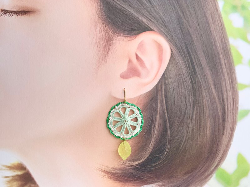 Fresh Fruit Collection: Tatted Summer Lime Earrings/ Gift/ Green - ต่างหู - ผ้าฝ้าย/ผ้าลินิน สีเขียว