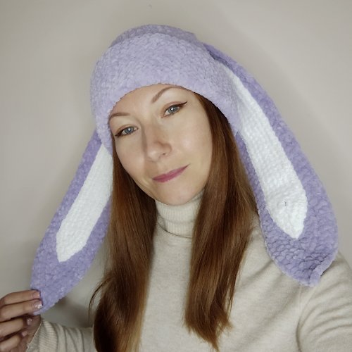 Alternative Crochet Boutique 長耳朵的可愛兔子帽。 丁香兔毛線帽鉤針編織。 毛茸茸的兔子帽