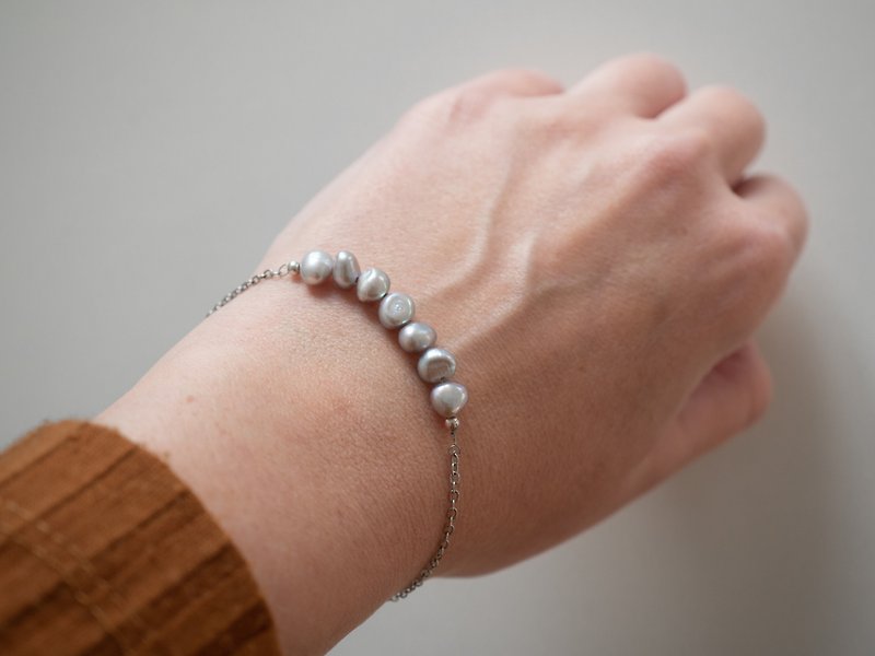 Grey Pearl Bracelet, 925 Silver, Capricorn stone,  lunar new yearGift - 手鍊/手鐲 - 寶石 灰色