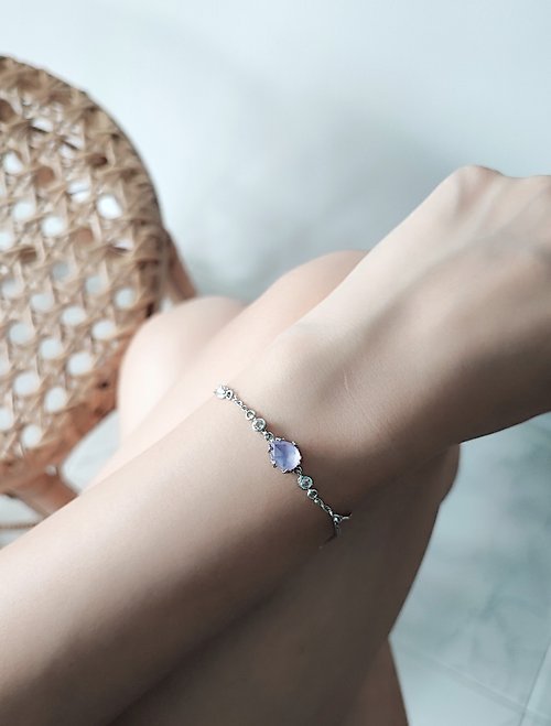 Be'shine Jewelry Official Bracelet Aurora of T'Sea - Brazilian Rose De Amethyst with Pearl Shell