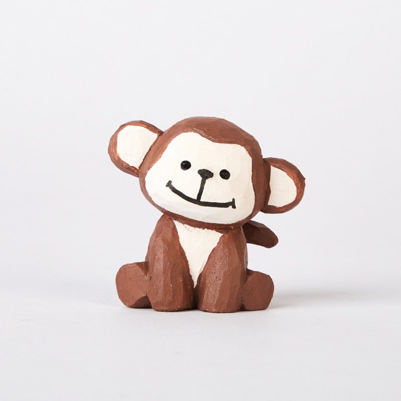 Momi 圓耳朵調皮小猴木雕 - 擺飾/家飾品 - 木頭 咖啡色
