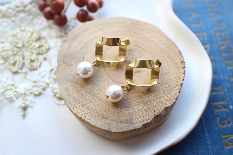 古典名伶-珍珠 黃銅耳環-可改夾 - 耳環/耳夾 - 其他金屬 金色