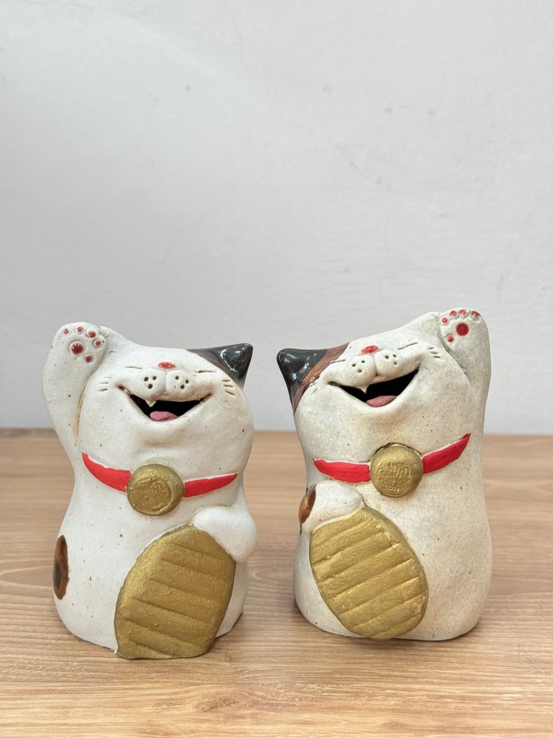 Giving Cat | Xiaopan Laughing Cat - ของวางตกแต่ง - ดินเผา 