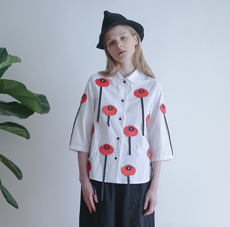 Tomato tomato doll collar shirt cropped sleeve - imakokoni - เสื้อเชิ้ตผู้หญิง - ผ้าฝ้าย/ผ้าลินิน ขาว