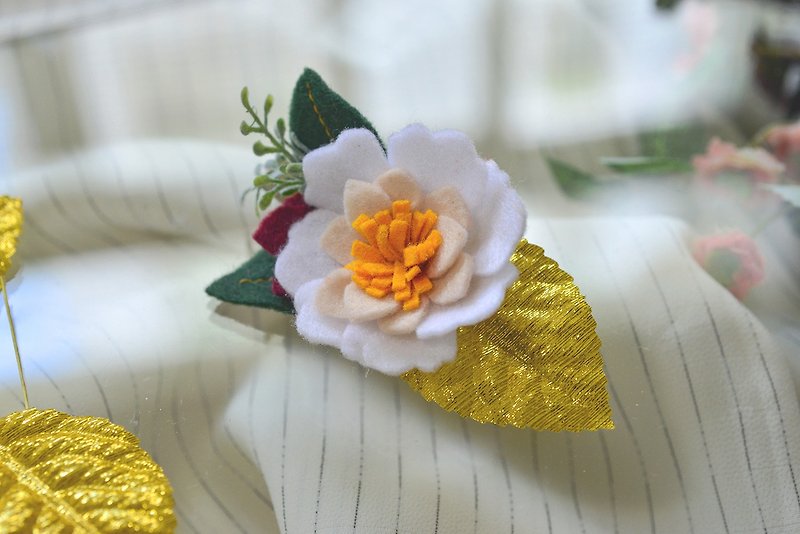 Snowy gold leaf rose hairpin - เครื่องประดับผม - ไฟเบอร์อื่นๆ หลากหลายสี