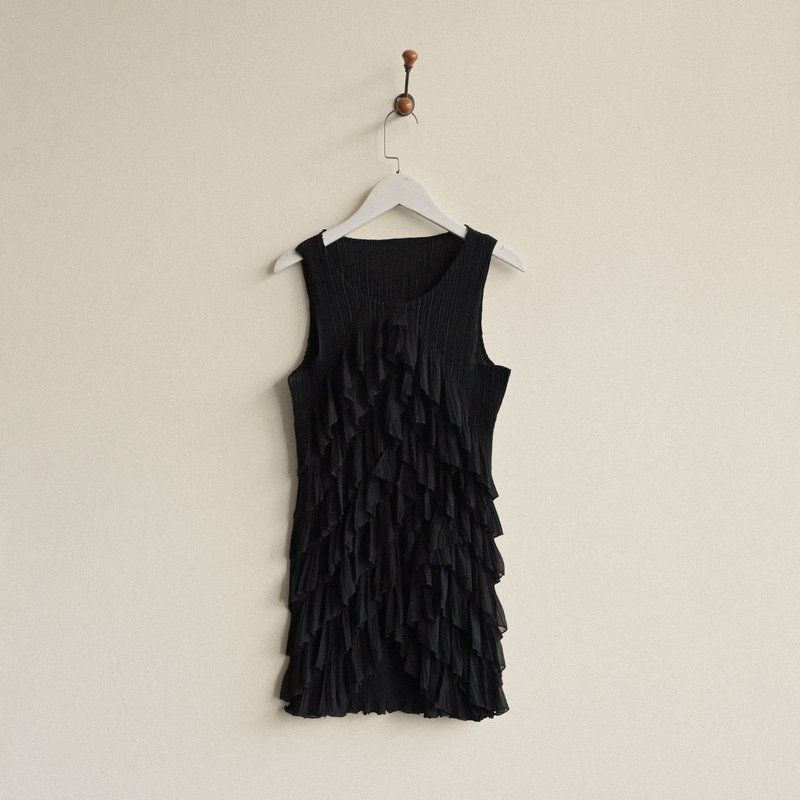 【NaSuBi Vintage】Ruffled Pleated Vintage Camisole Top - Women's Vests - Other Man-Made Fibers Black