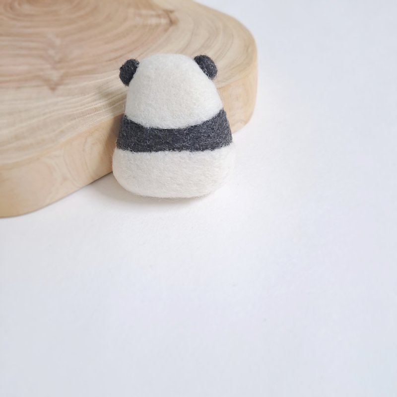 Panda Rice Ball Pin Panda Back Wool Felt Brooch Panda Rice Ball - Brooches - Wool Multicolor