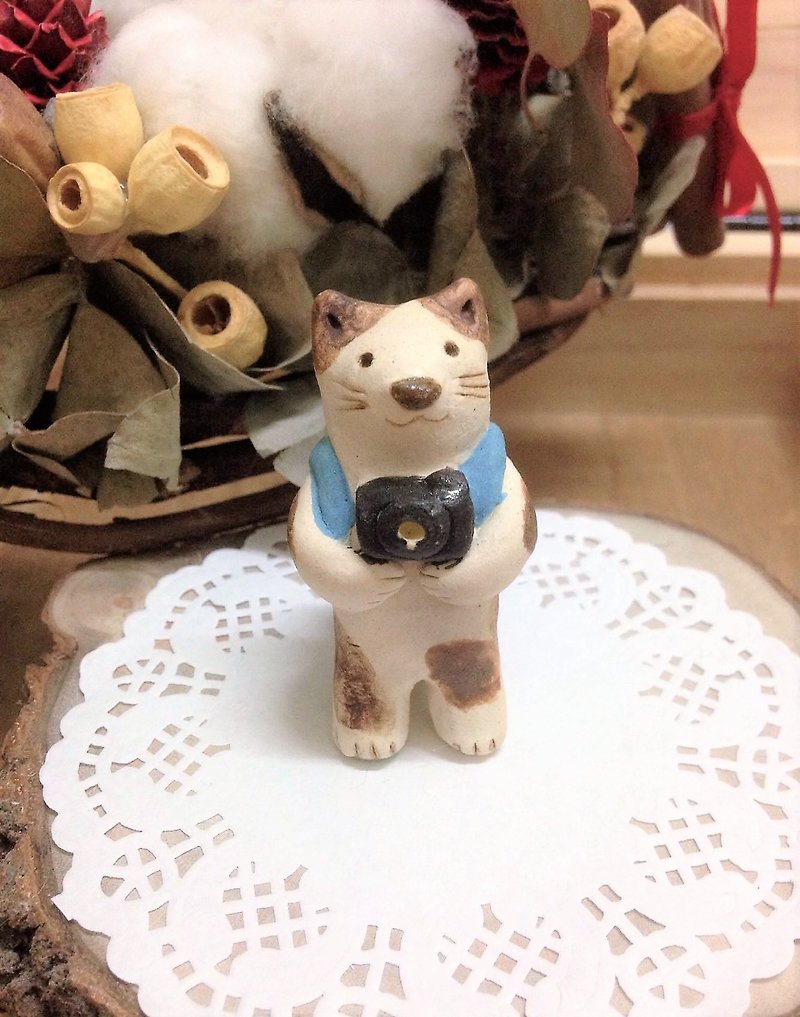 Backpacking Travel Day - Photography Cat Dandan - Items for Display - Porcelain Multicolor