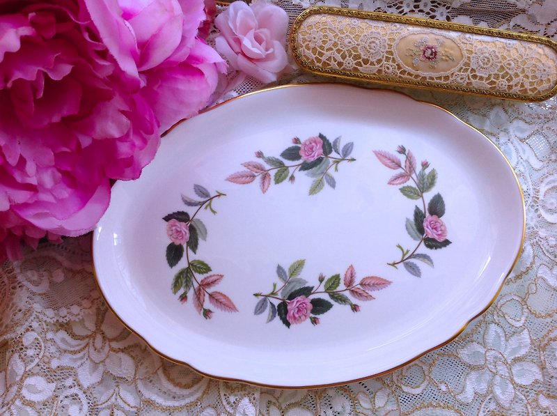 ♥ ♥ Annie crazy Antiquities British bone china Royal Queen Wedgwood 1970 Nian Hathaway pink roses cake inventory center plate - Stock New - จานเล็ก - เครื่องลายคราม สึชมพู