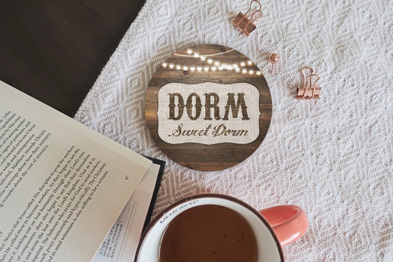 開學禮物Dorm Sweet Dorm | 美式鄉村風宿舍杯墊 | 木紋麻布 - 香氛/精油/擴香 - 陶 咖啡色