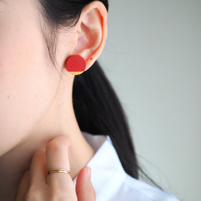 Wooden round earrings terracotta and gold - ต่างหู - ไม้ สีนำ้ตาล