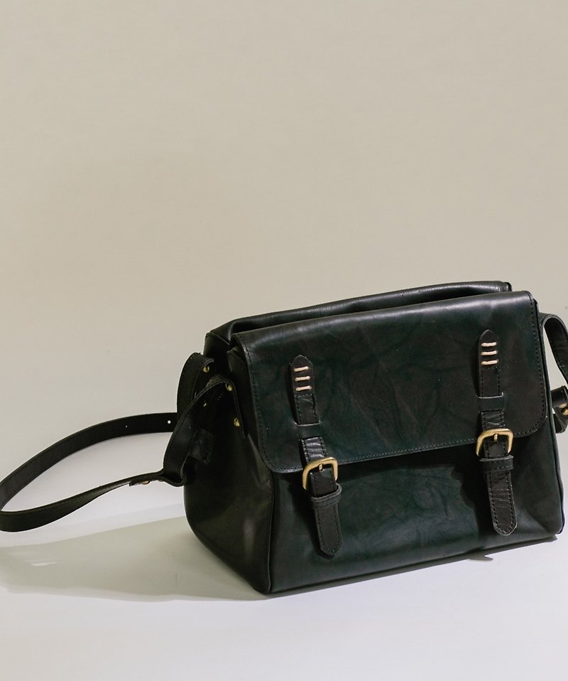 Vintage satchel bag- dull black   - กระเป๋าแมสเซนเจอร์ - หนังแท้ สีดำ