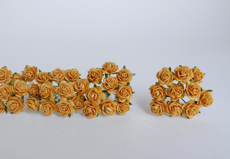Paper Flower, small 100 pieces rose supplies, roses size 0.8 cm., brown color. - 其他 - 紙 金色