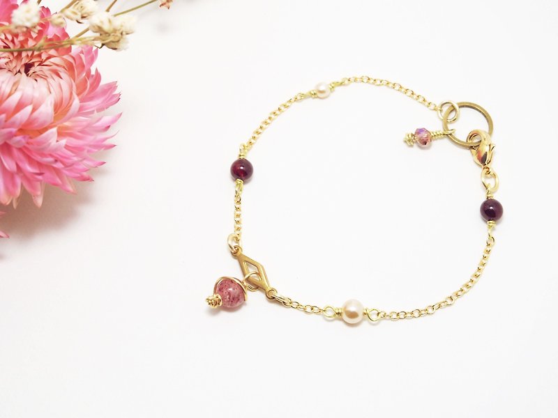 . Strawberry Shengdai. Strawberry Strawberry Quartz crystal Stone x Bronze bracelet Valentine custom Golden - Bracelets - Gemstone Pink