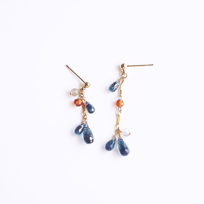 The color of the sea kyanite top translucent water droplets asymmetric earrings 14K can be changed blue - ต่างหู - เครื่องเพชรพลอย สีน้ำเงิน