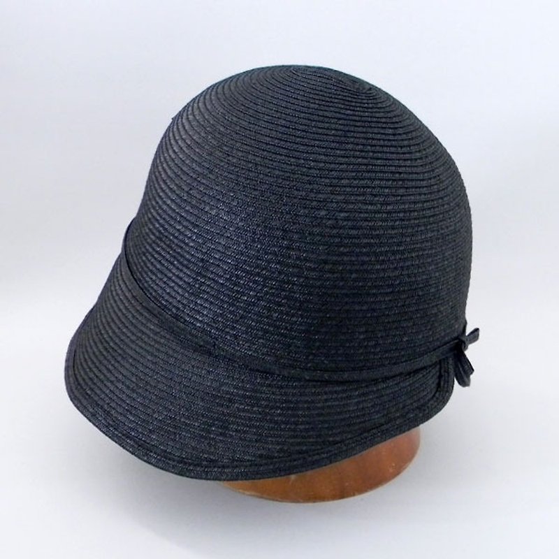 ブリム（つば・ひさし）の後ろが分かれているデザインなので襟元がすっきり。ブレードクロシェ【PL1488-Black】 - 帽子 - 紙 黑色