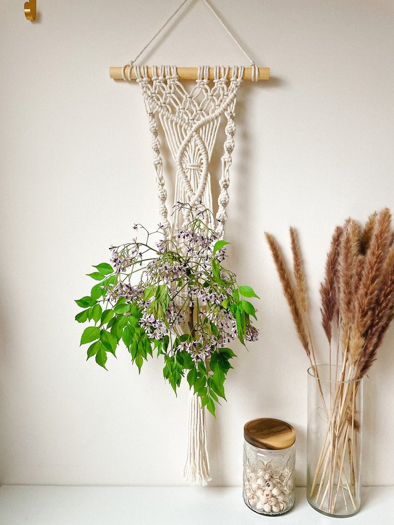 Macrame Custom Woven Plant Wall Hanging Flower Woven Plant Hanging Basket - ของวางตกแต่ง - ผ้าฝ้าย/ผ้าลินิน ขาว