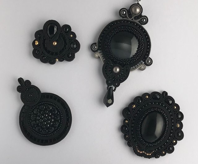 １点もの Queen's Pendant ブラック×ゴールド ソウタシエ - ショップ