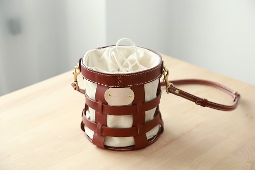 LEVAS(皮革帆布包) 【帆布遇上皮革】2 Ways 手工植鞣皮革編織背包桶包女士咖啡色