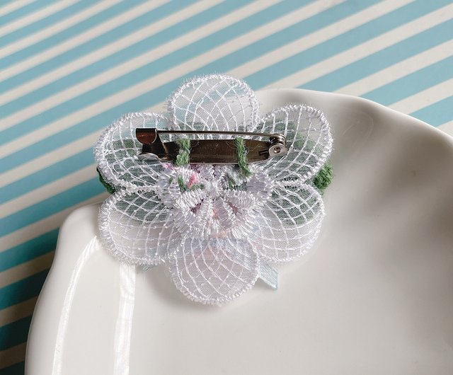 Handmade Flower Crochet Fabric Flower Brooch Pin For Women And Girls  Fashionable And Sweet Accessory From Littledream1986, $2.16