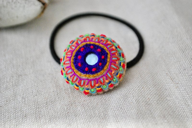小さな刺繍ヘアゴム丸　ミラー刺繍　蛍光色 - 髮圈/髮夾 - 繡線 多色