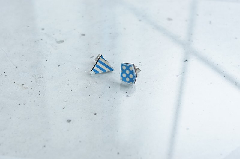 Fragment earrings / blue - ต่างหู - ไม้ สีน้ำเงิน