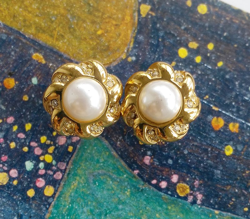 [Western Antique Jewelry] Elegant Beaded Diamond Flower Clip Earrings - ต่างหู - วัสดุอื่นๆ สีทอง