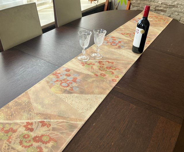テーブルランナー　「吉祥横段」A 帯リメイク 豪華刺繍の袋帯で作った正絹テーブルランナー 帯リメイク1667