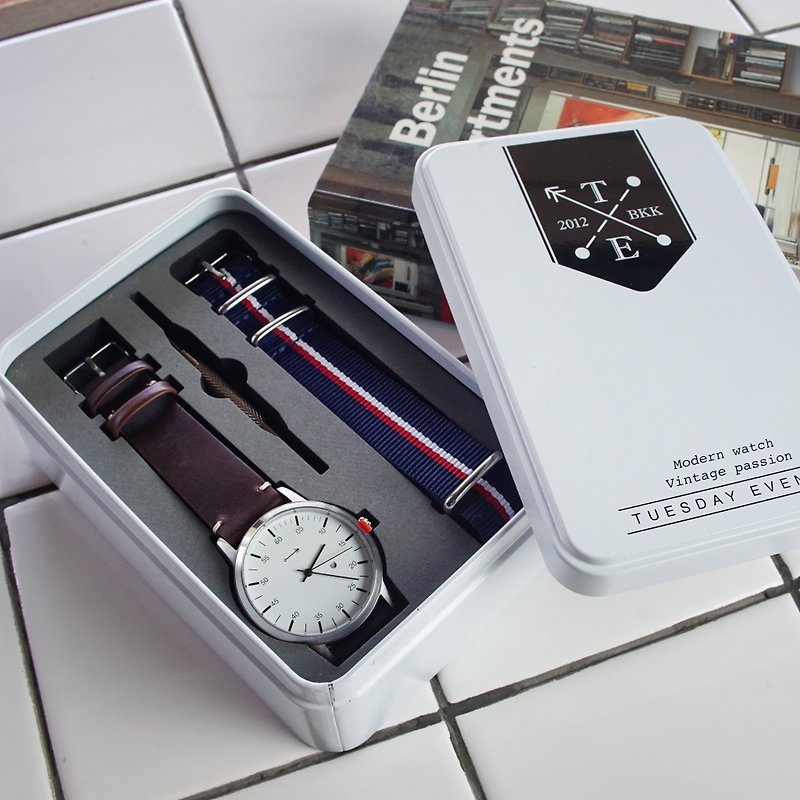 TUEWATCH新シリーズ（ヴィンテージマークワンとクラッシーアワー） - 腕時計 ユニセックス - 金属 多色