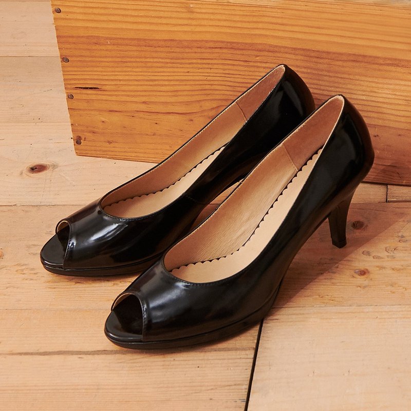 Patent leather black leather plain fish mouth high heels - รองเท้าส้นสูง - หนังแท้ 