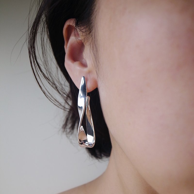 Madam Kate 手工銀飾訂製----輪廓/耳環 - 耳環/耳夾 - 其他金屬 銀色