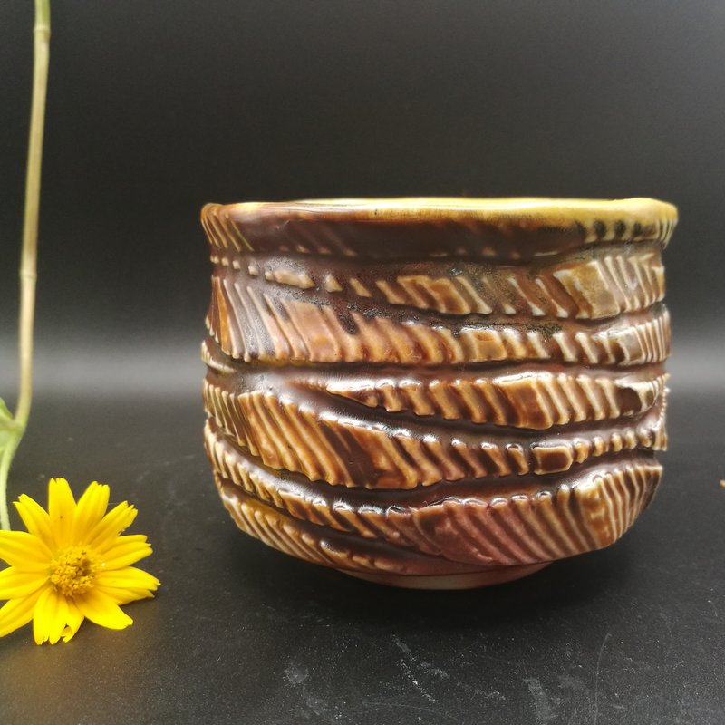 hand-thrown/wood-fired/teabowl/natural ash glaze/flame marks/ideal gift/keepsake - ถ้วย - ดินเผา สีทอง