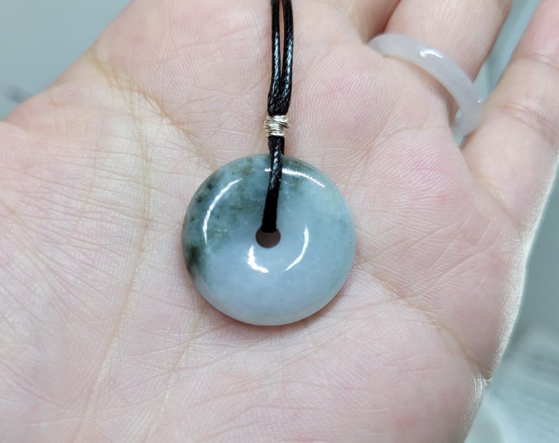 [Pro-Cui] Natural jadeite half-mountain and half-water warding off evil black chicken features safe buckle collarbone chain graduation gift - Necklaces - Jade Black
