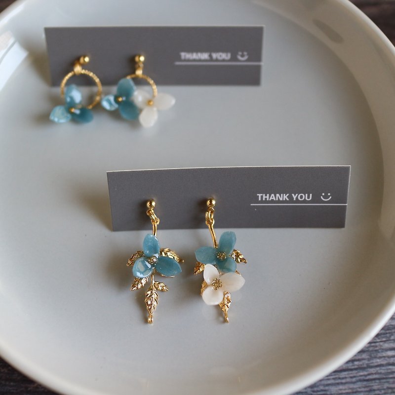 Mori handmade small flowers blue and white branches flowers pendant small earrings earrings b41x - ต่างหู - โลหะ สีน้ำเงิน