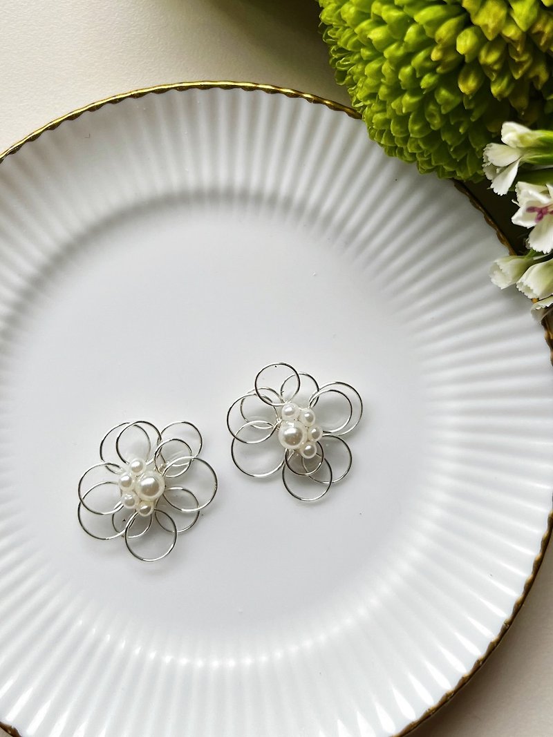Glass Flower | Silver | Handmade Resin Earrings - Earrings & Clip-ons - Resin Silver