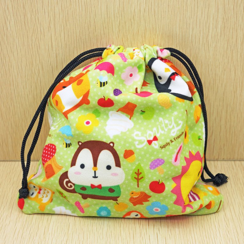 Cutie Squirrel Squly & Friends Drawstring Pouch (Forest Pattern) - กระเป๋าเครื่องสำอาง - เส้นใยสังเคราะห์ สีเขียว