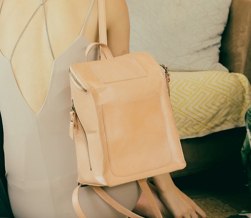 Minimalist square skinny backpack camel - กระเป๋าเป้สะพายหลัง - หนังแท้ สีกากี