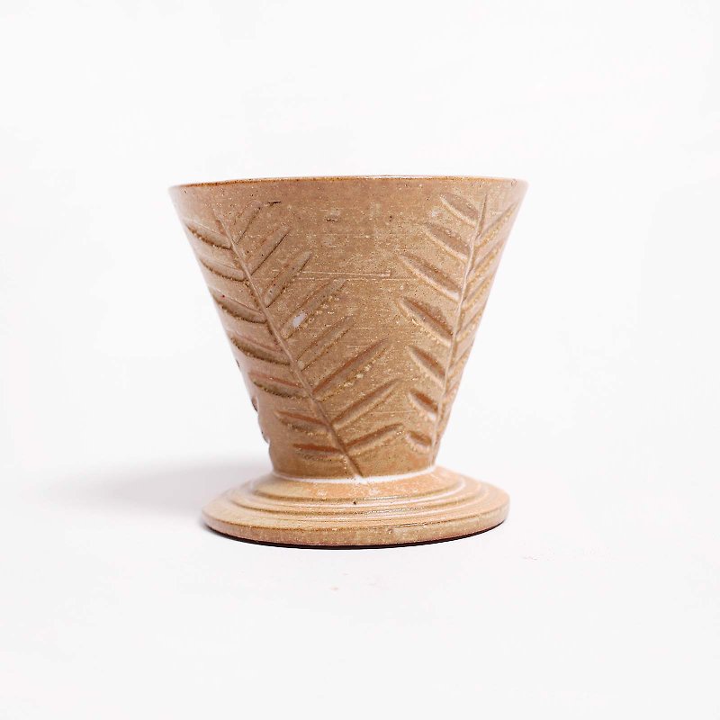 Mingya kiln l Grey glaze two-color leaf pattern plant-like coffee filter cup - เครื่องทำกาแฟ - ดินเผา สีกากี