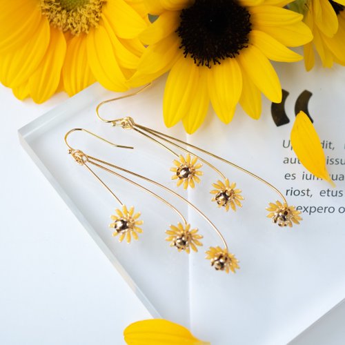ひまわりの花びら イエローオニキス ラフカット 一粒 ピアス 14kgf ひまわりの花びら イエローオニキス ラフカット 一粒 ピアス 14kgf
