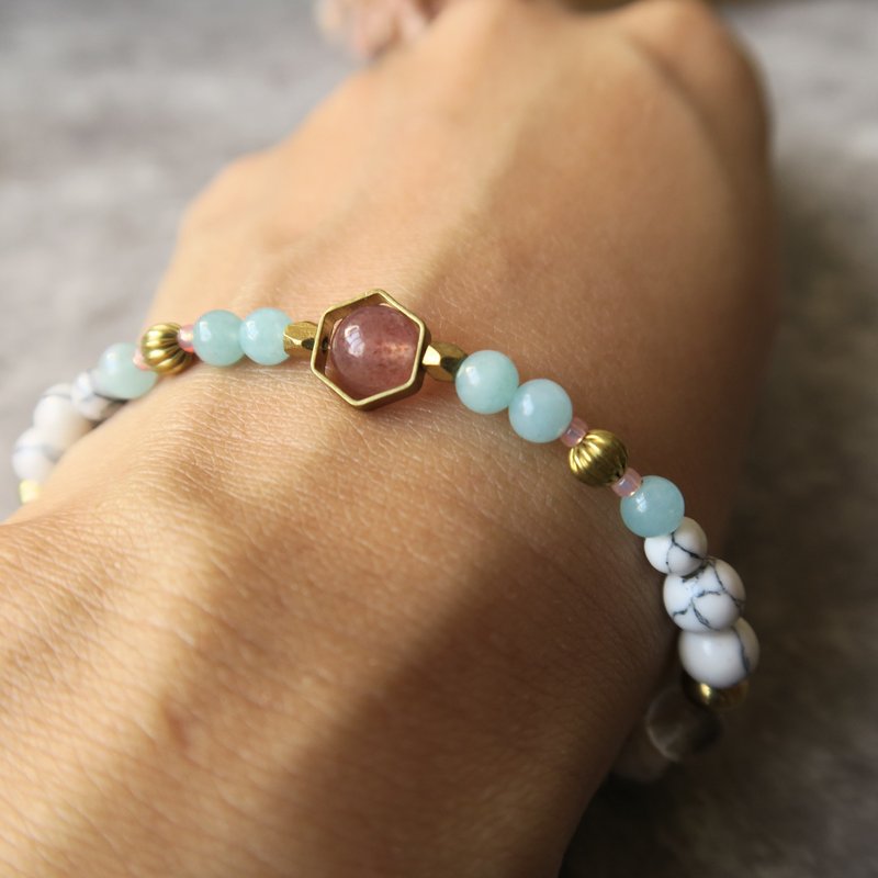 Little America [heart] small strawberry crystal treasure. Stone. White crystal. Turquoise white marble. Bronze. Woman surnamed lap bracelet gift - Bracelets - Gemstone White