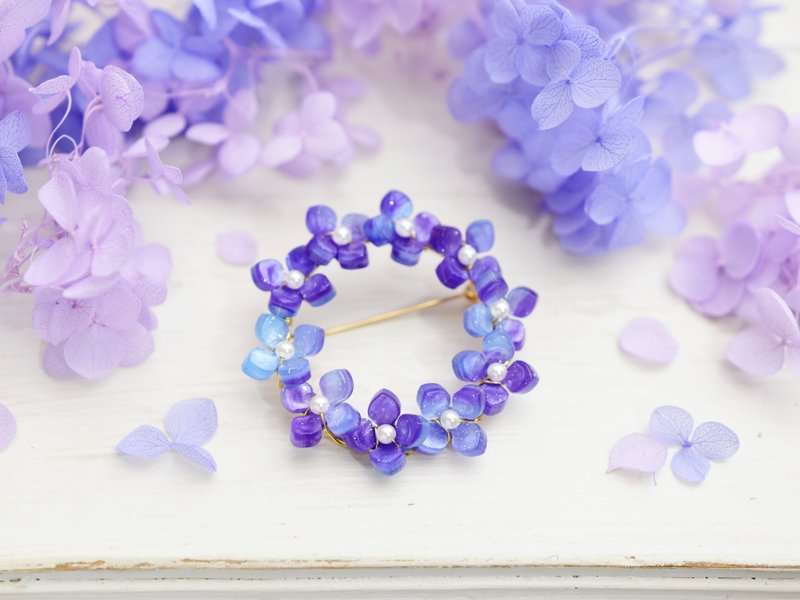 【ブローチ・Mサイズ】額紫陽花 花冠 リース 紫色 - 胸針 - 其他材質 紫色