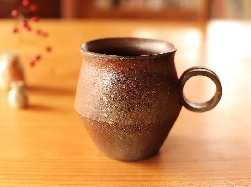 備前 コーヒーカップ(野草)　c9-009 - マグカップ - 陶器 ブラウン